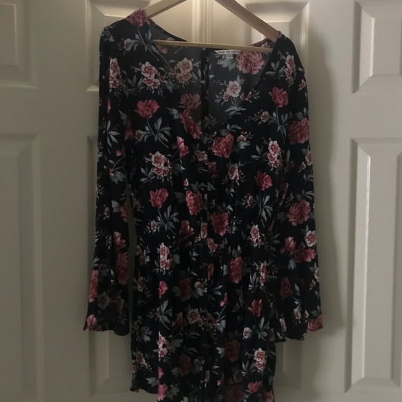 NWOT Floral Romper From AE - Picture 2 of 3